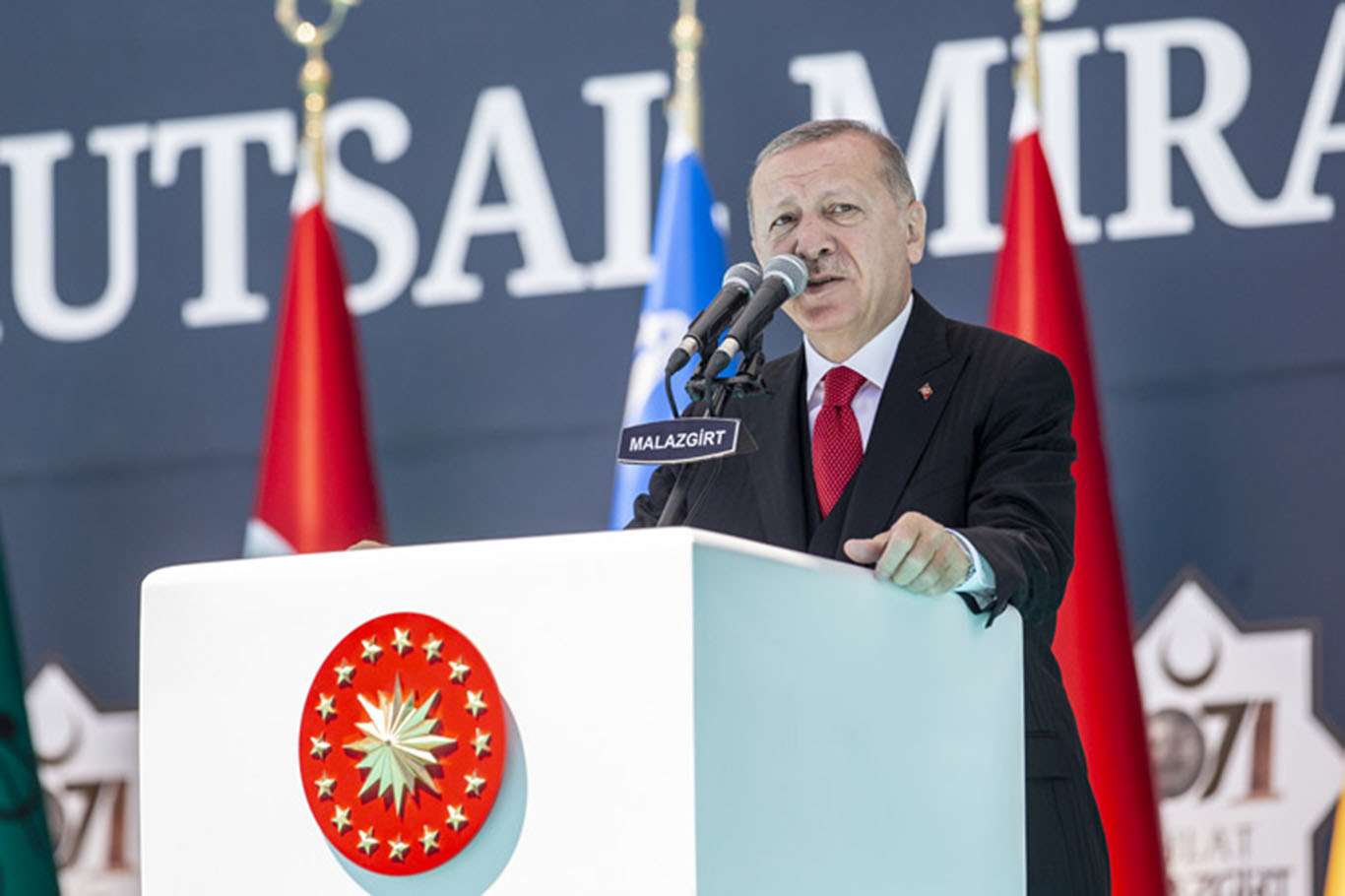 Cumhurbaşkanı Erdoğan: "Türkiye, kararlılığı test edilecek bir ülke değil" Cumhurbaşkanı Erdoğan: "Türkiye, kararlılığı test edilecek bir ülke değil"
